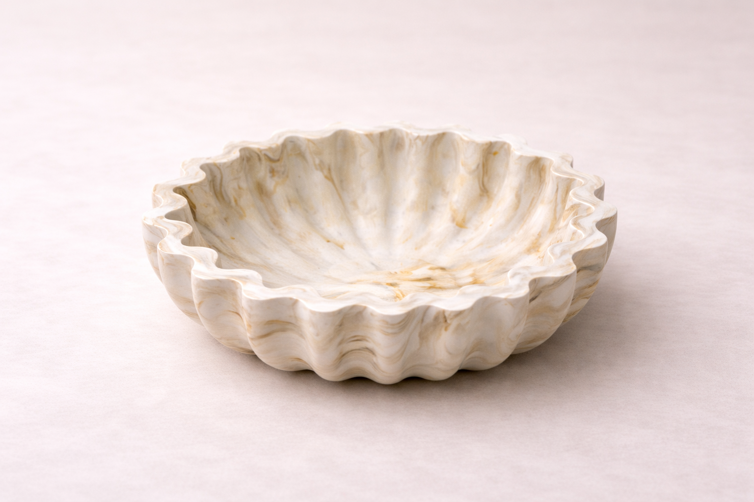 Scalloped Shell Bowl - Neutral & Gold